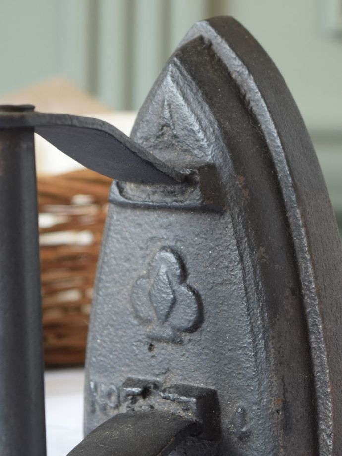 アンティークのアイロン