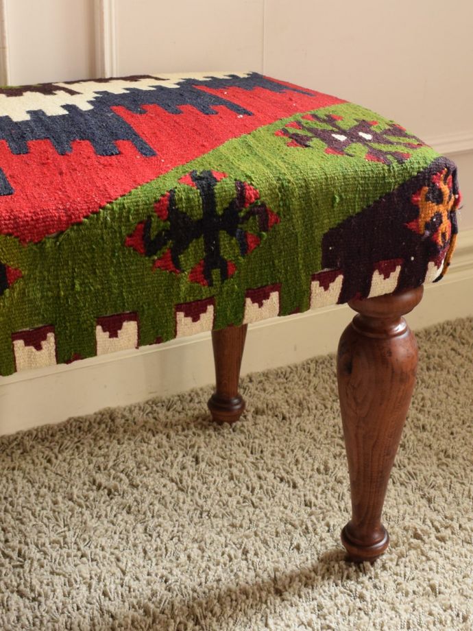 アンティーク調のおしゃれなベンチの足