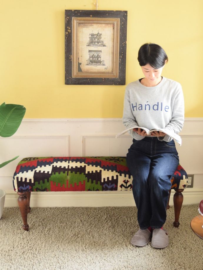 おしゃれなアンティーク調のベンチ