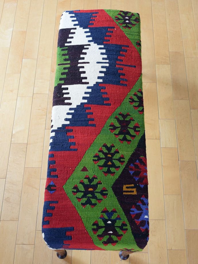 オールドキリムの座面