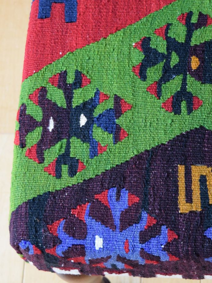 座面のオールドキリム