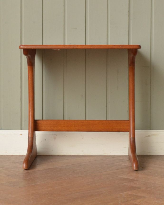 コーヒーテーブルの側面