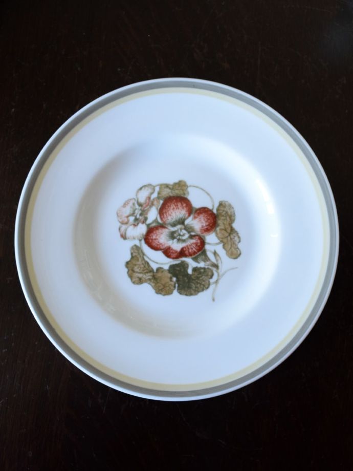 英国アンティークのおしゃれな食器