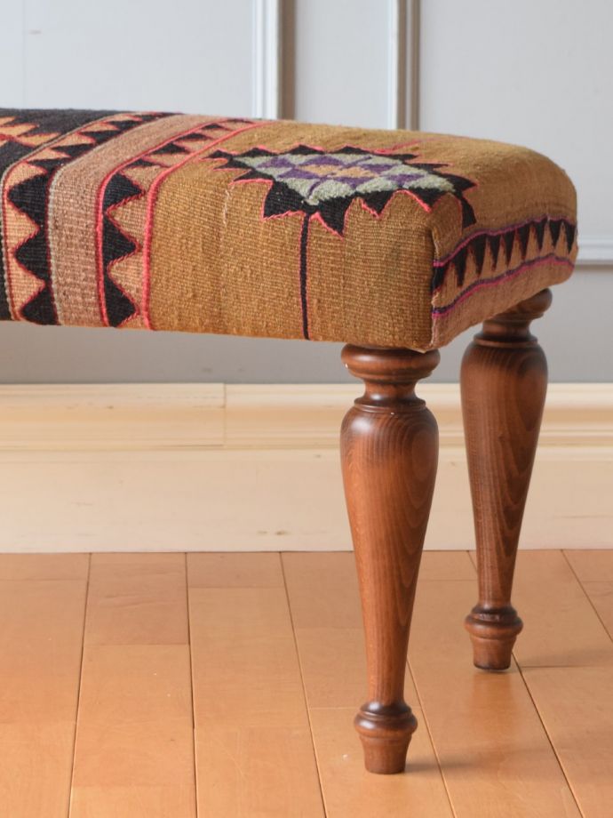 アンティーク調のおしゃれなベンチの足