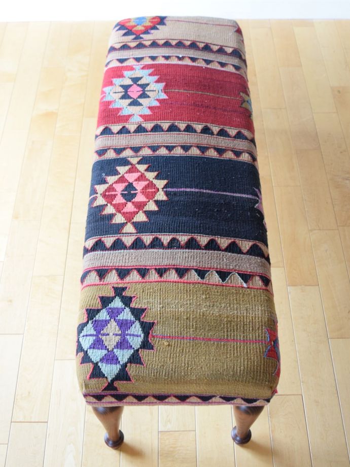 オールドキリムの座面