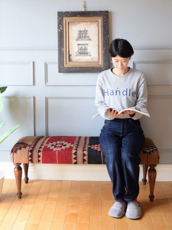 おしゃれなアンティーク調のベンチ