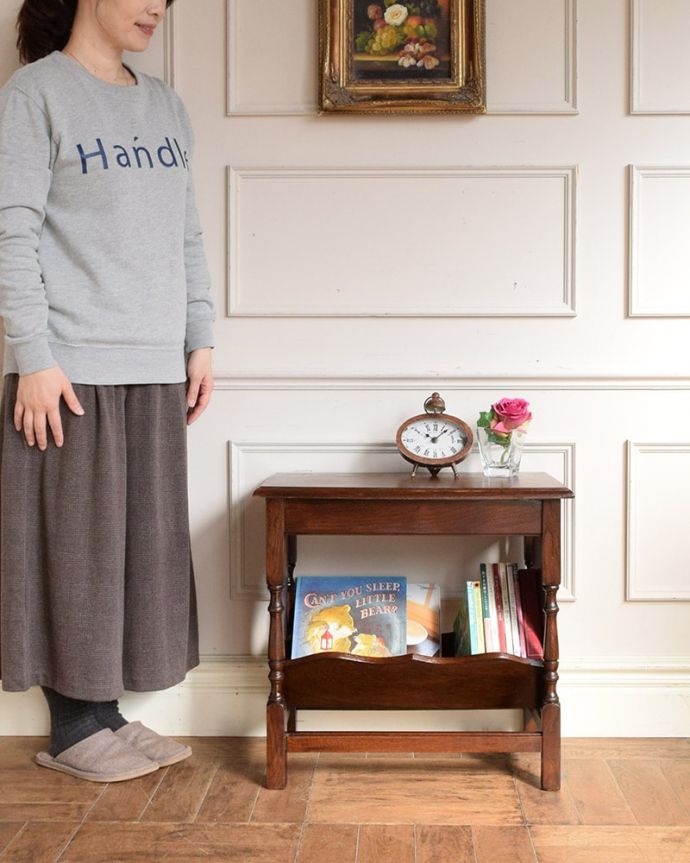 アンティークのおしゃれなマガジンラック