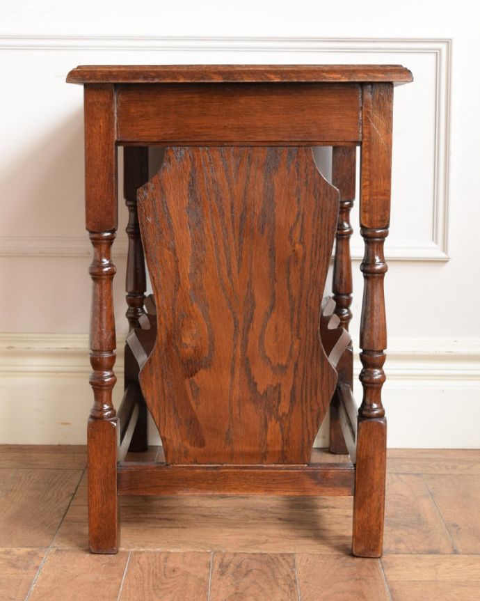 マガジンラックの側面