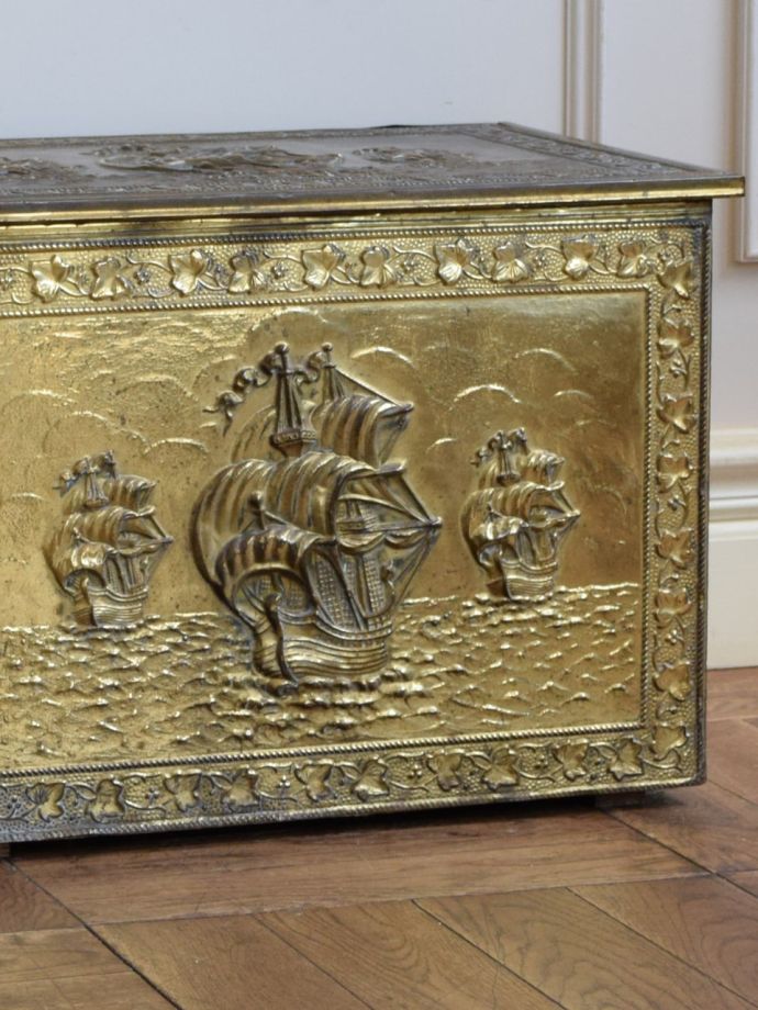 アンティークのおしゃれなボックス収納箱、イギリスで見つけた帆船模様