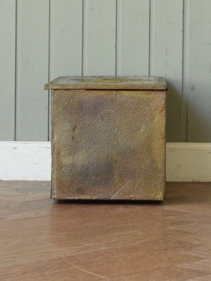 真鍮ボックスの側面