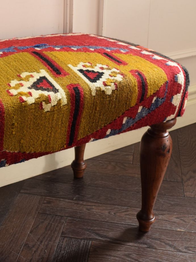 アンティーク調のおしゃれなベンチの足