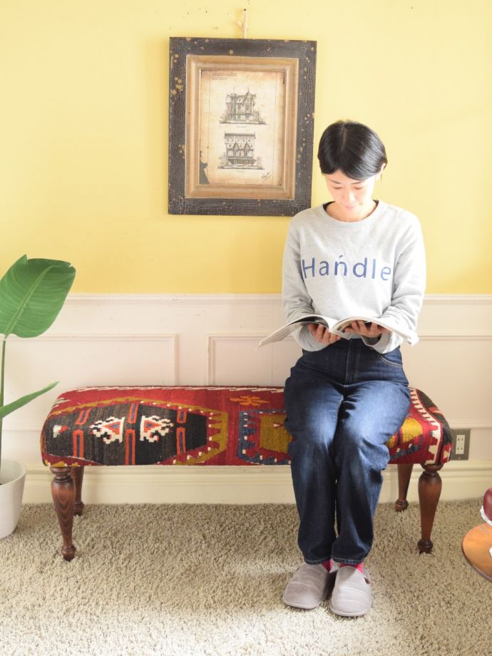 おしゃれなアンティーク調のベンチ