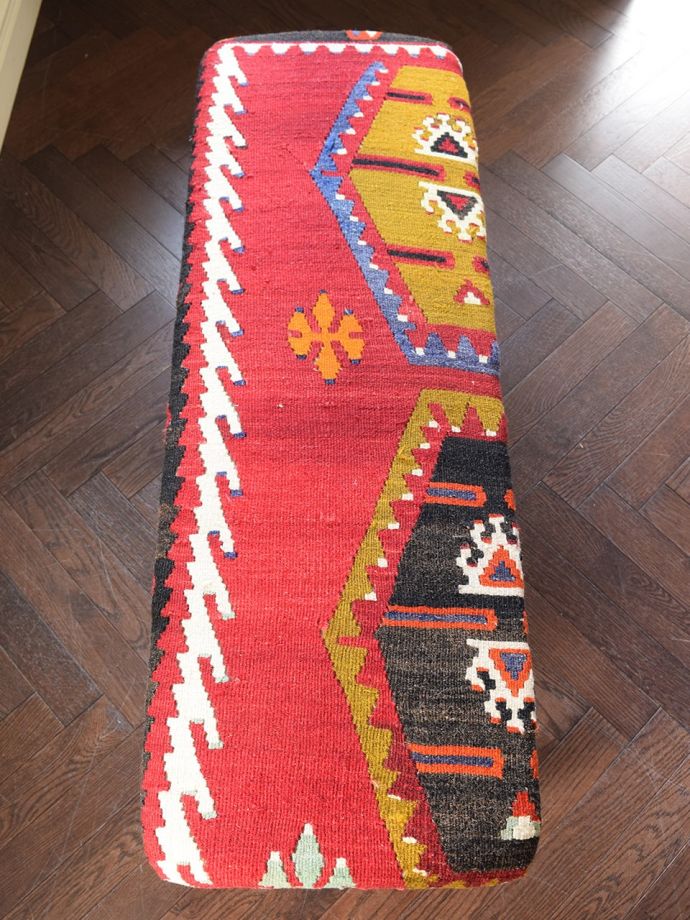 オールドキリムの座面