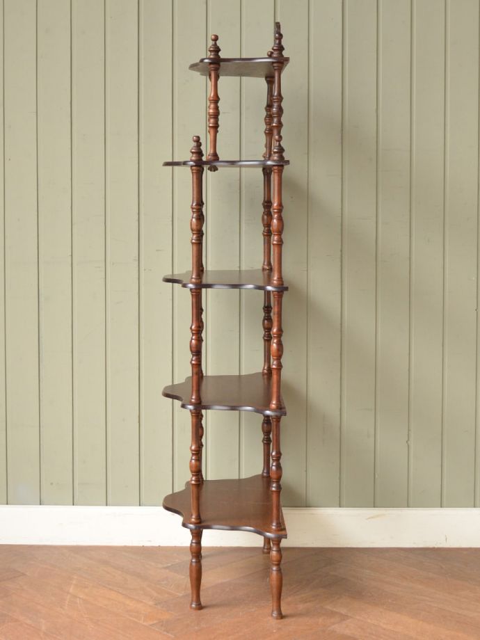 オープンシェルフの側面