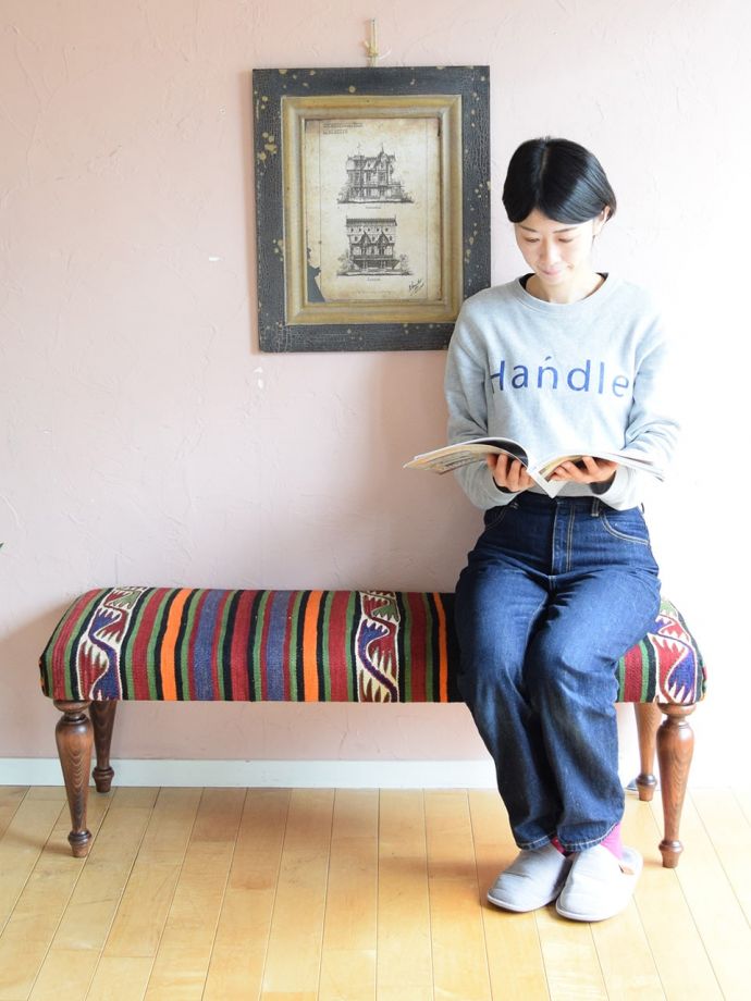 おしゃれなアンティーク調のベンチ