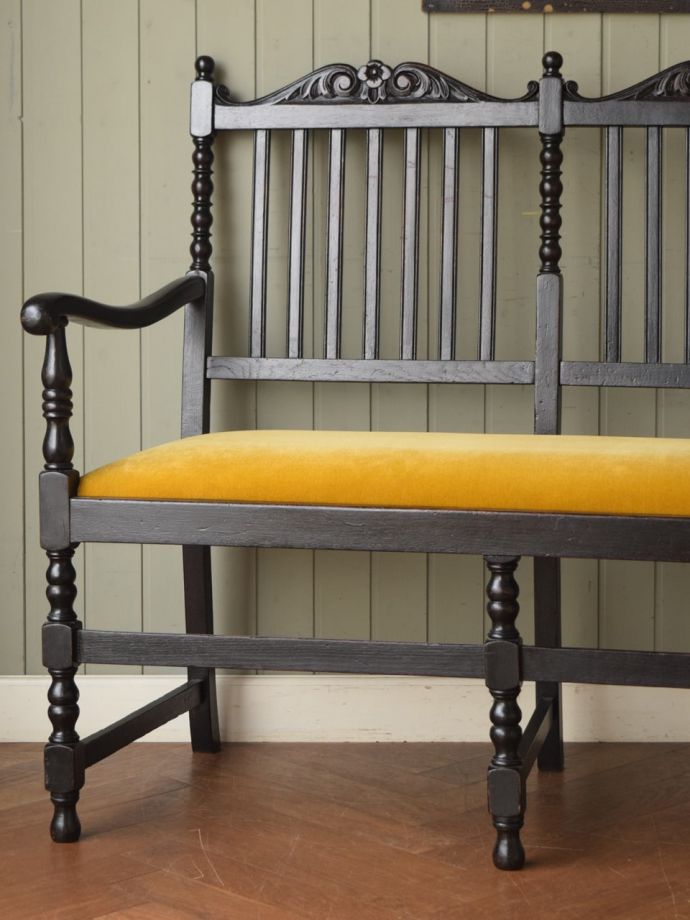 背もたれが美しいアンティークの椅子