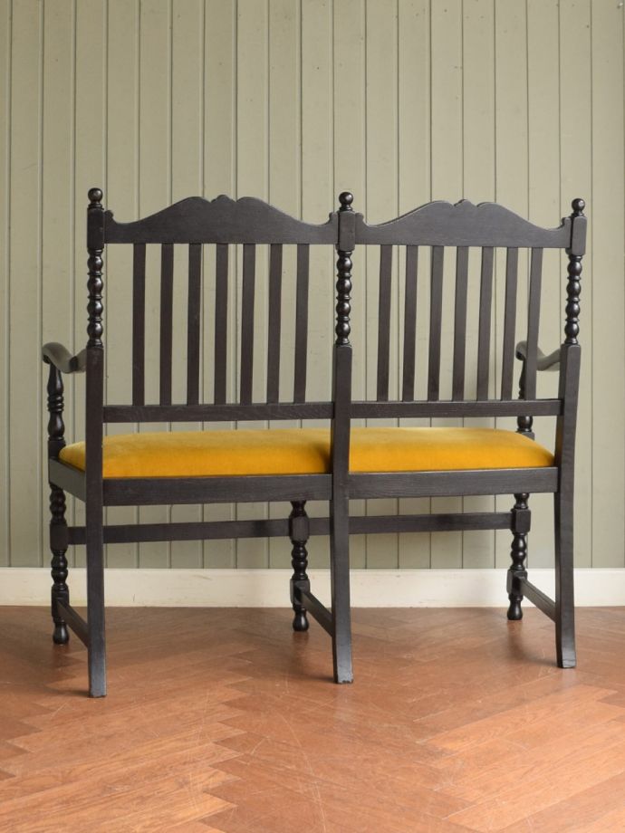 アンティークのセティの後ろ姿