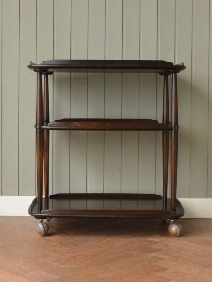 ビンテージワゴンの後ろ姿