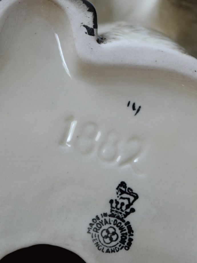 ロイヤルドルトンのバックスタンプ