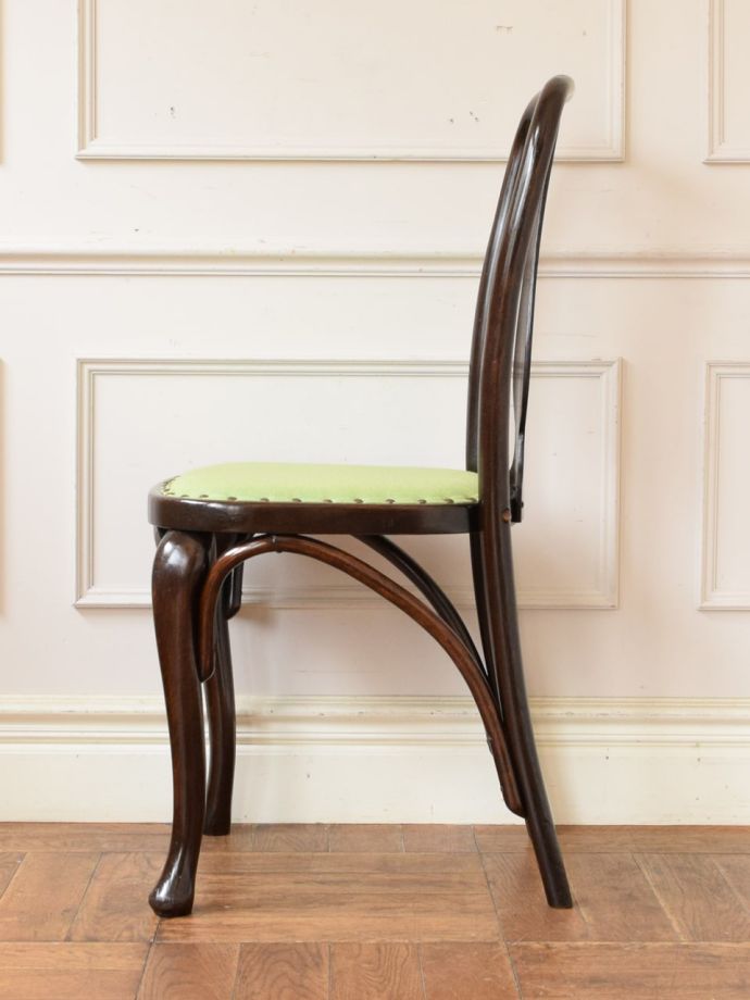 ベントウッドチェアの側面