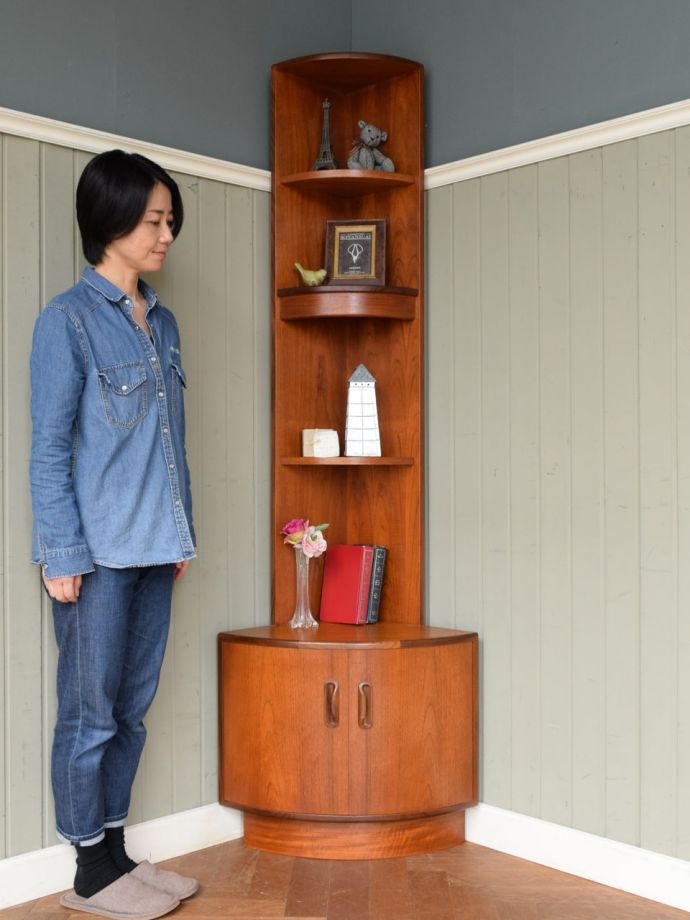 G-PLANのコーナーキャビネット