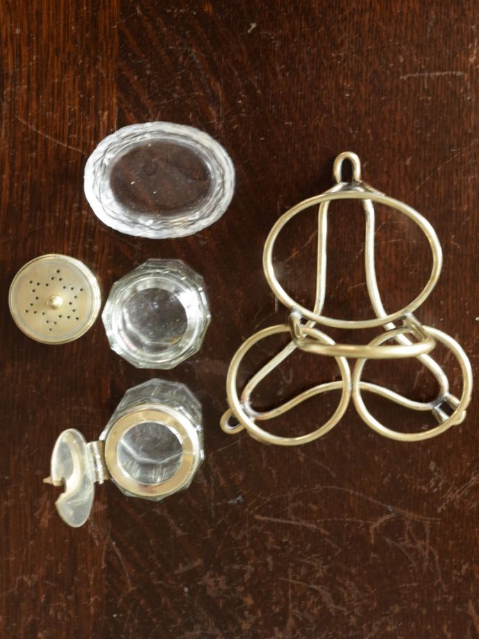 アンティークガラスの調味料入れ