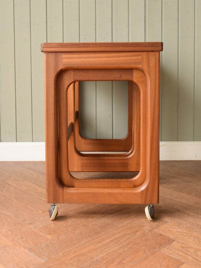 ビンテージコーヒーテーブルの側面