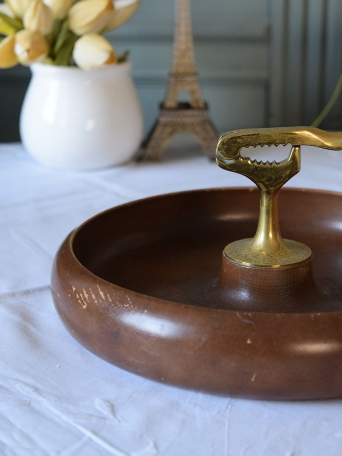 英国アンティークのナッツクラッカーボウル