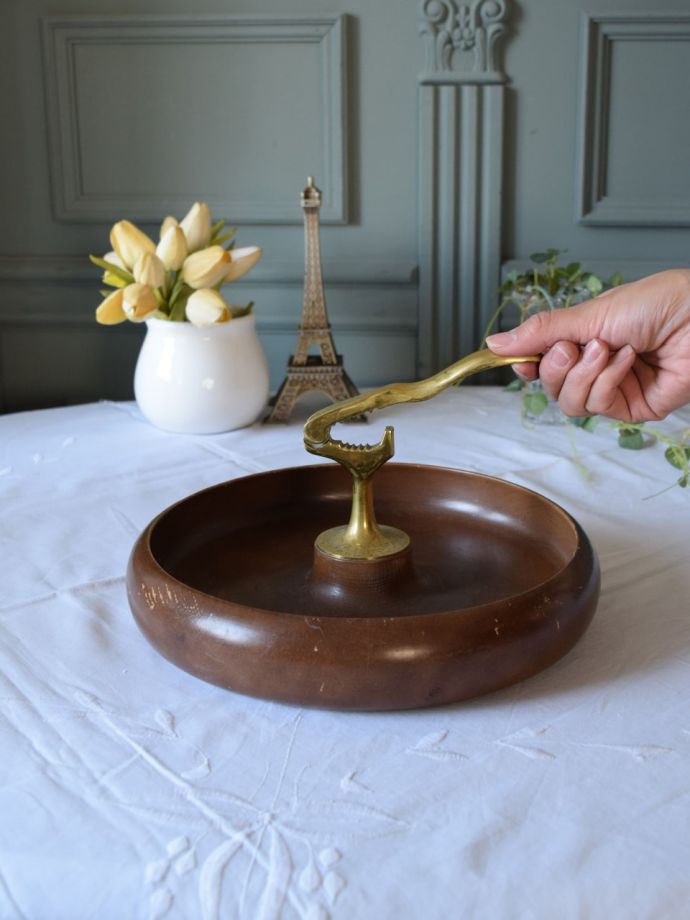 おしゃれなナッツクラッカーボウル