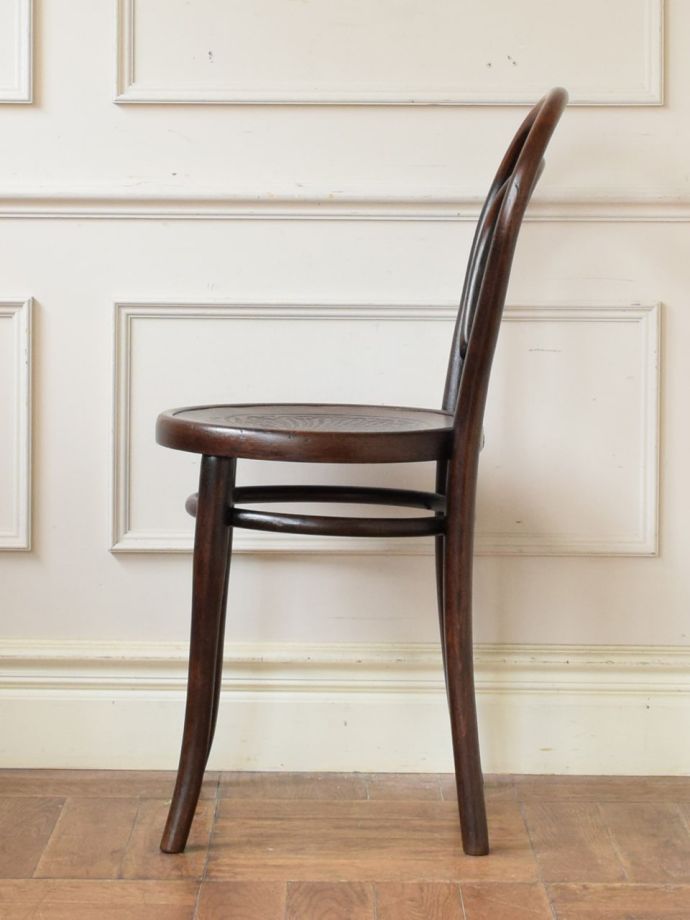 ベントウッドチェアの側面