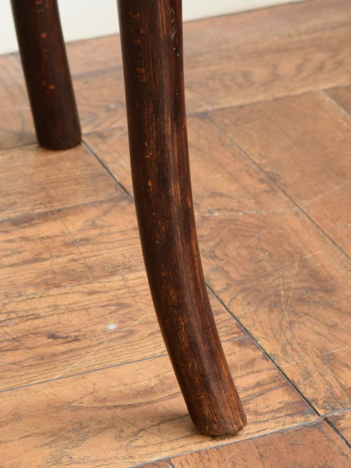 アンティークチェアの脚