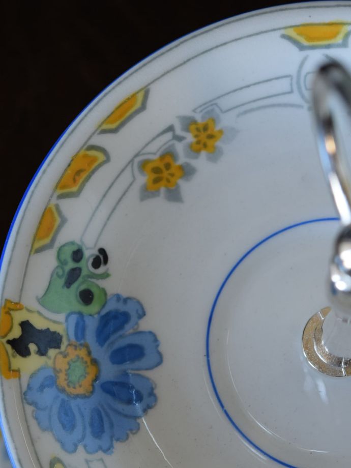 英国式アフタヌーンティーを楽しむケーキスタンド