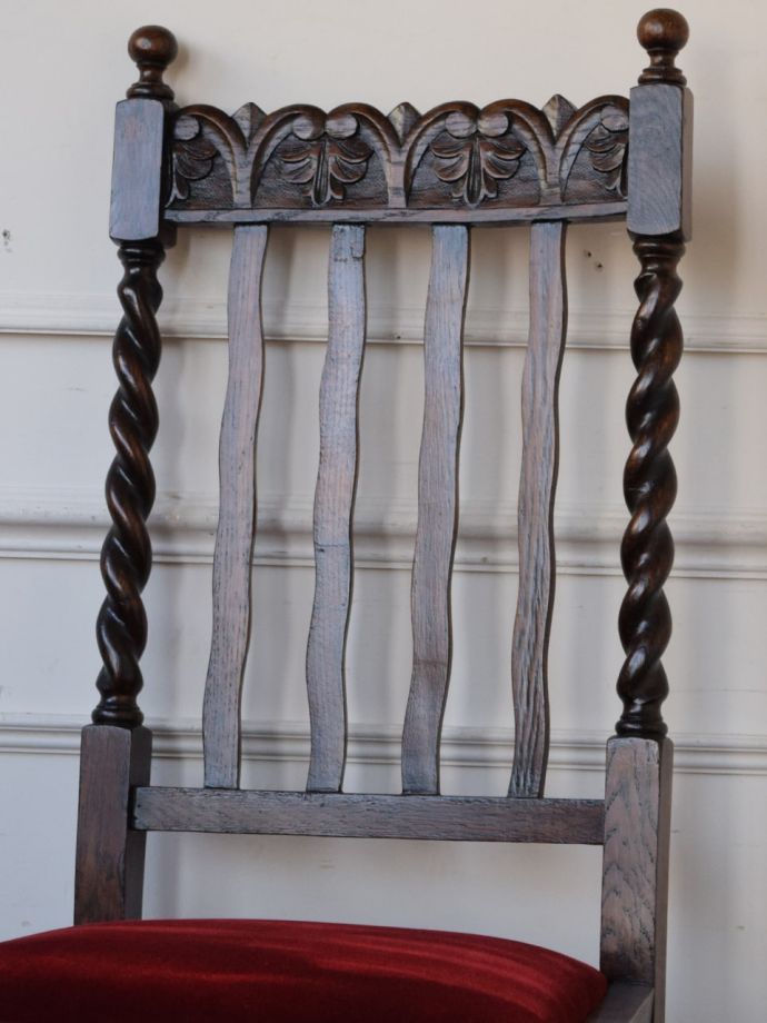 アンティークらしい美しい椅子