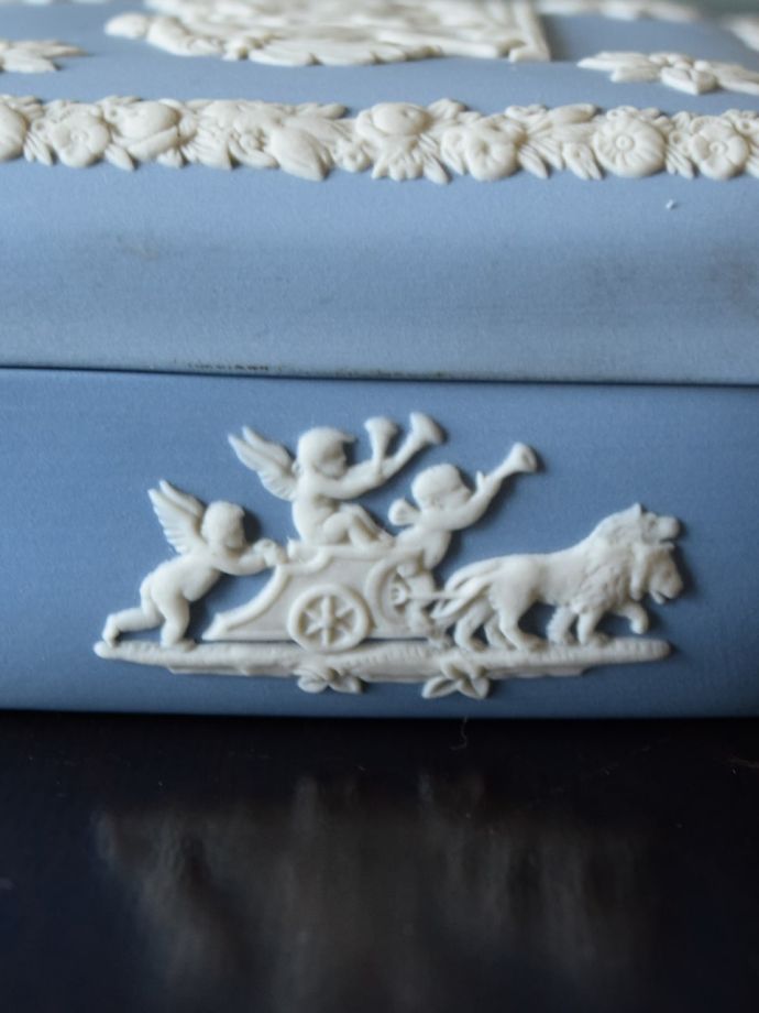 ジャスパーウェアの装飾