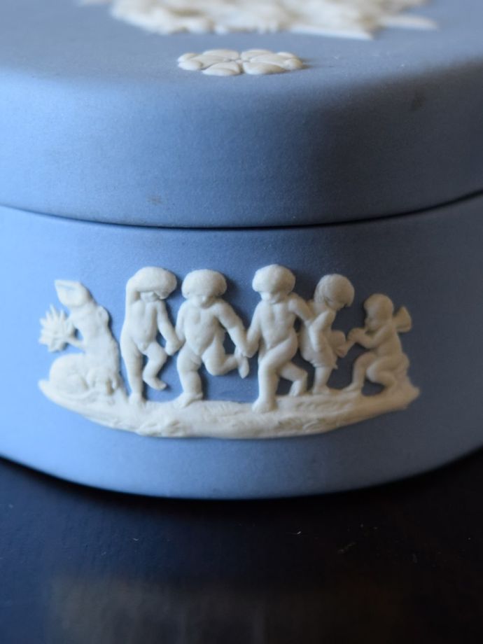 ジャスパーウェアの装飾