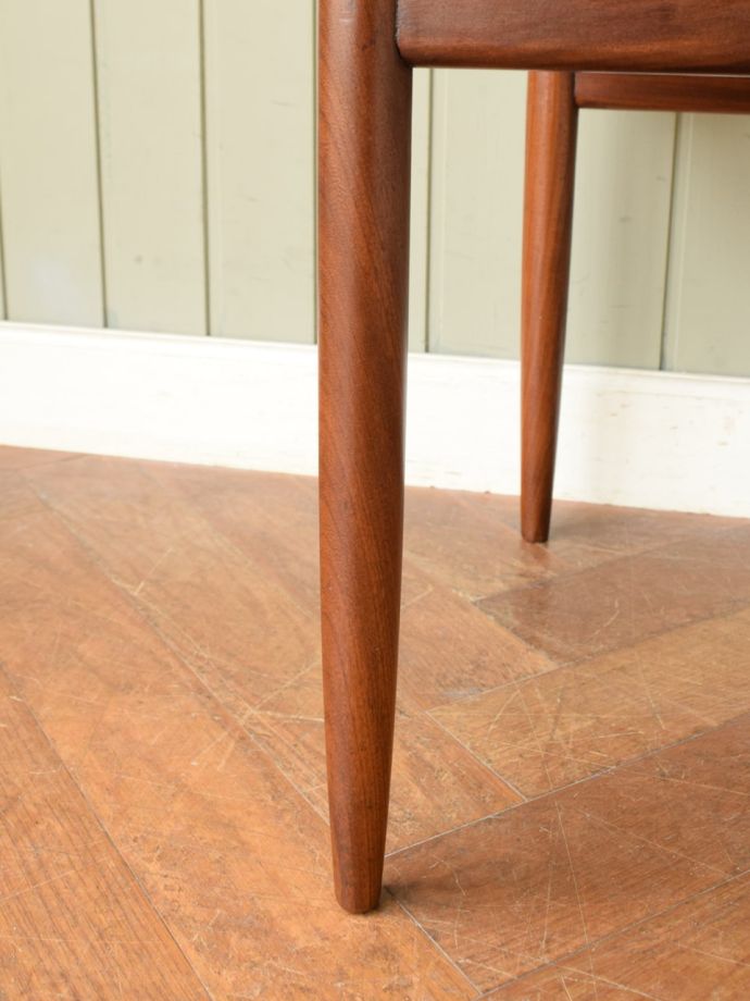 G-PLANの椅子の足