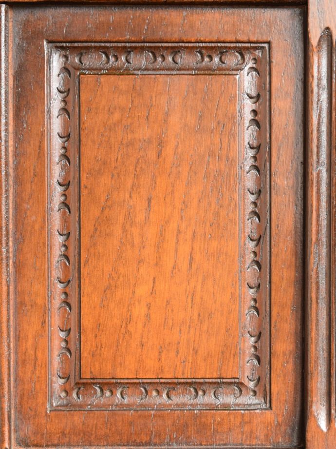 ERCOLの家具の彫り