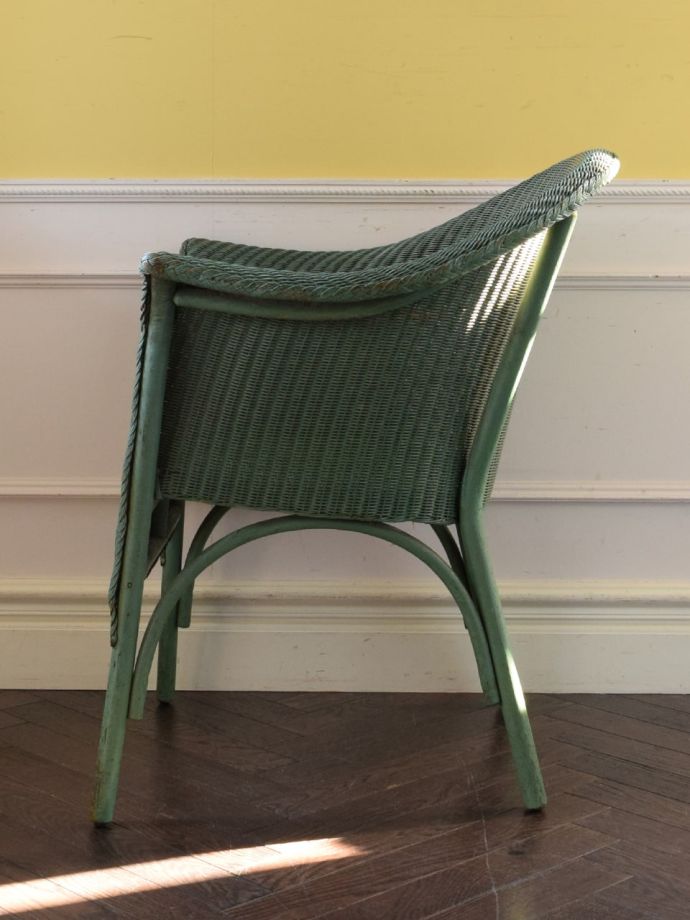 ロイドルームチェアの側面