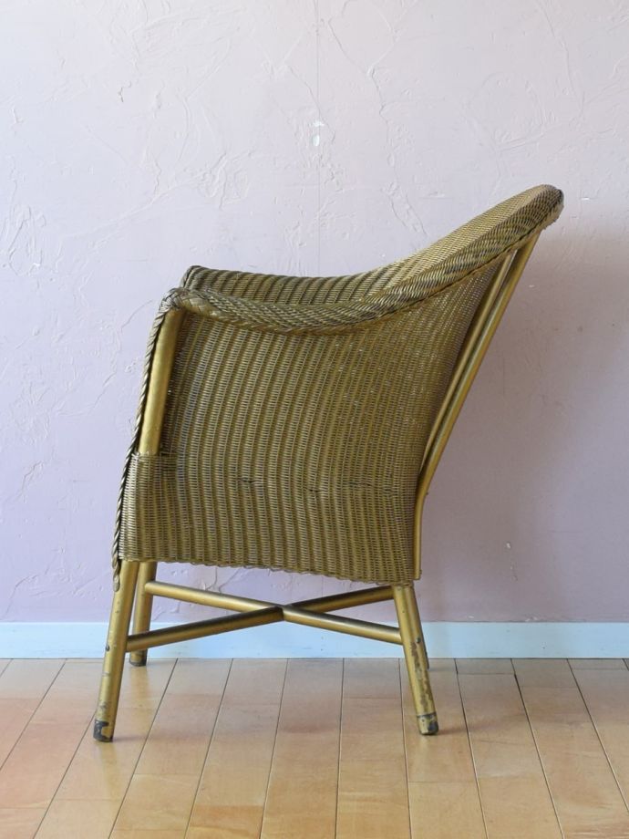 ロイドルームチェアの側面