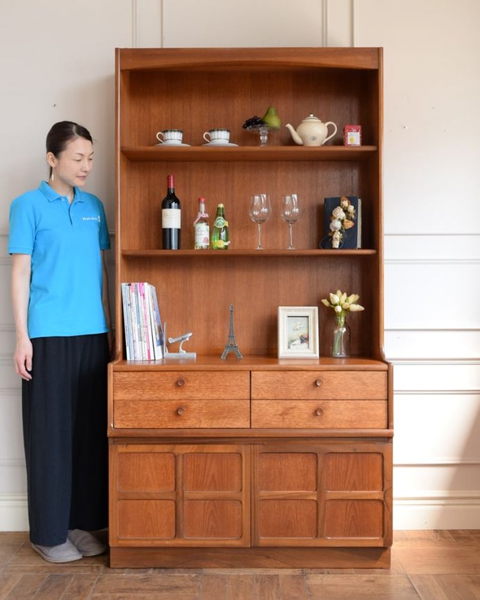 アンティークのキャビネット アンティーク家具 ネイサン カップボード 見た目はもちろん実用的に使いやすいオープン棚扉が付いていないオープンタイプの本棚は、便利に使える実力派。(m-692-f)