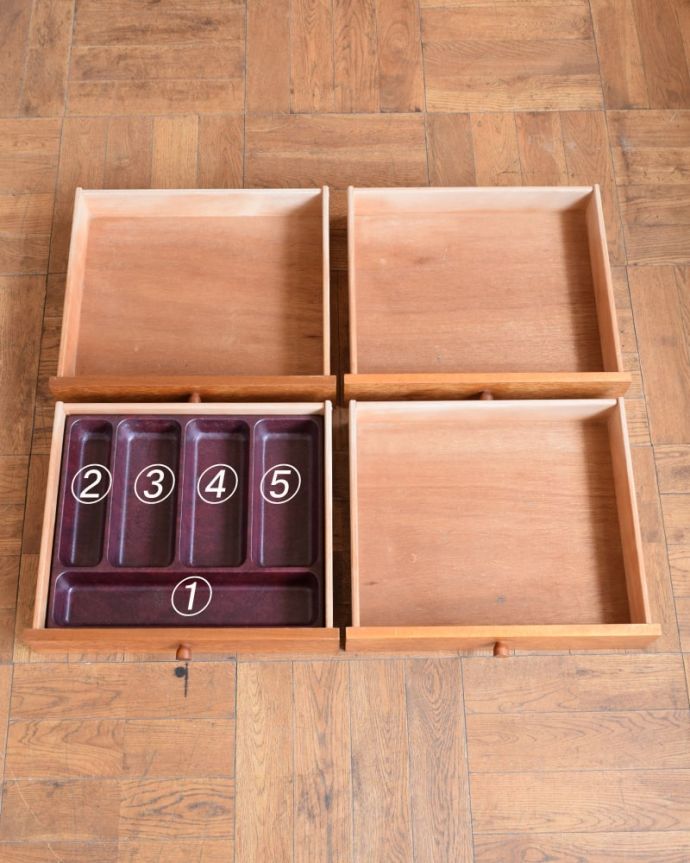 アンティークのキャビネット アンティーク家具 ネイサン カップボード 引き出しの中もキレイに修復しました細々としたものを安心して収納していただけるよう引き出しの中もキレイにお直ししてあります。(m-692-f)