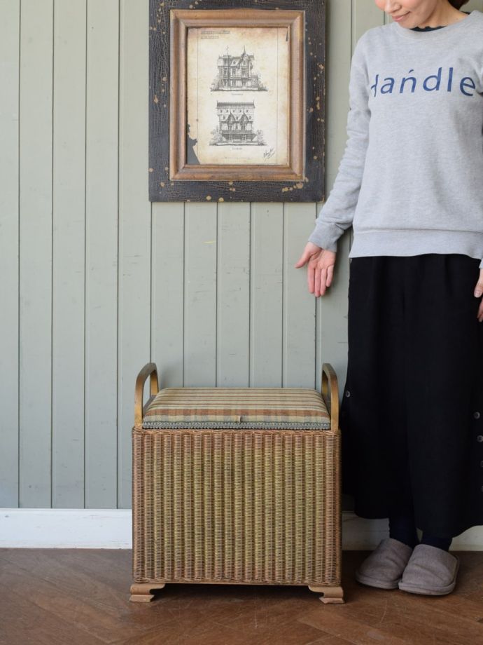 アンティークのロイドルームスツール