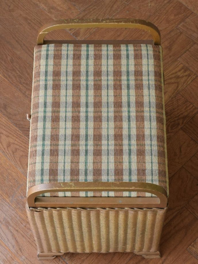 ロイドルームスツールの座面