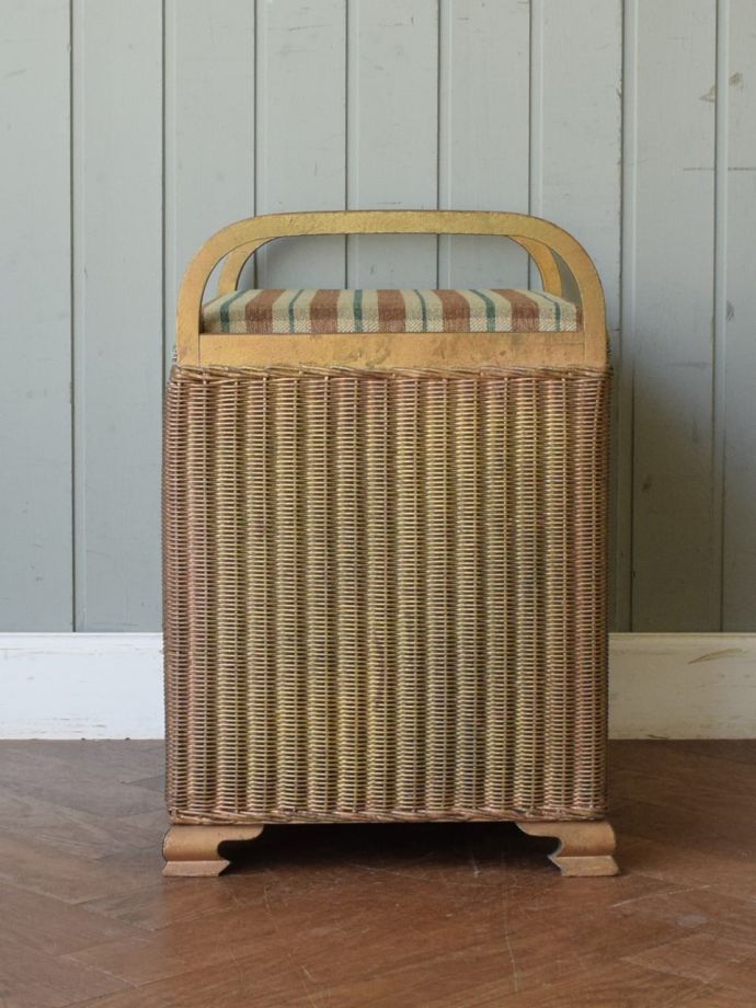 ロイドルームチェアの側面