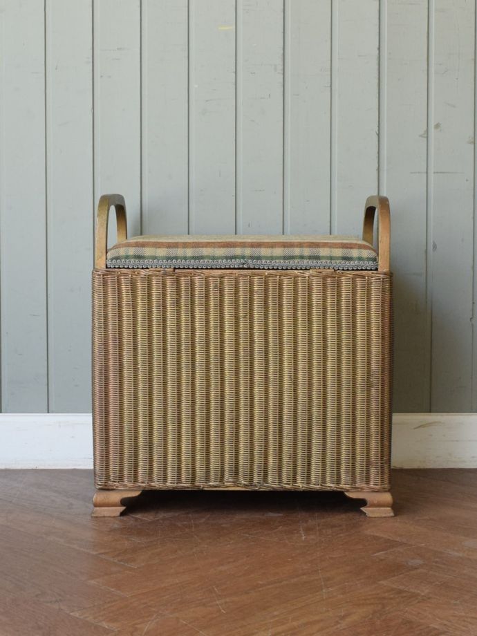 ロイドルームボックスの後ろ姿