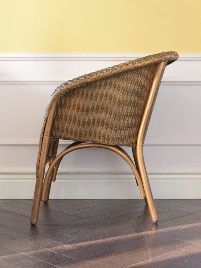 ロイドルームチェアの側面