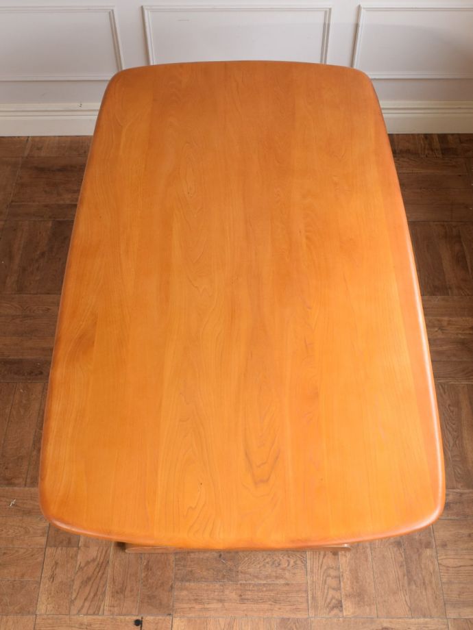 アーコールのダイニングテーブル、北欧スタイルの4人掛けビンテージ