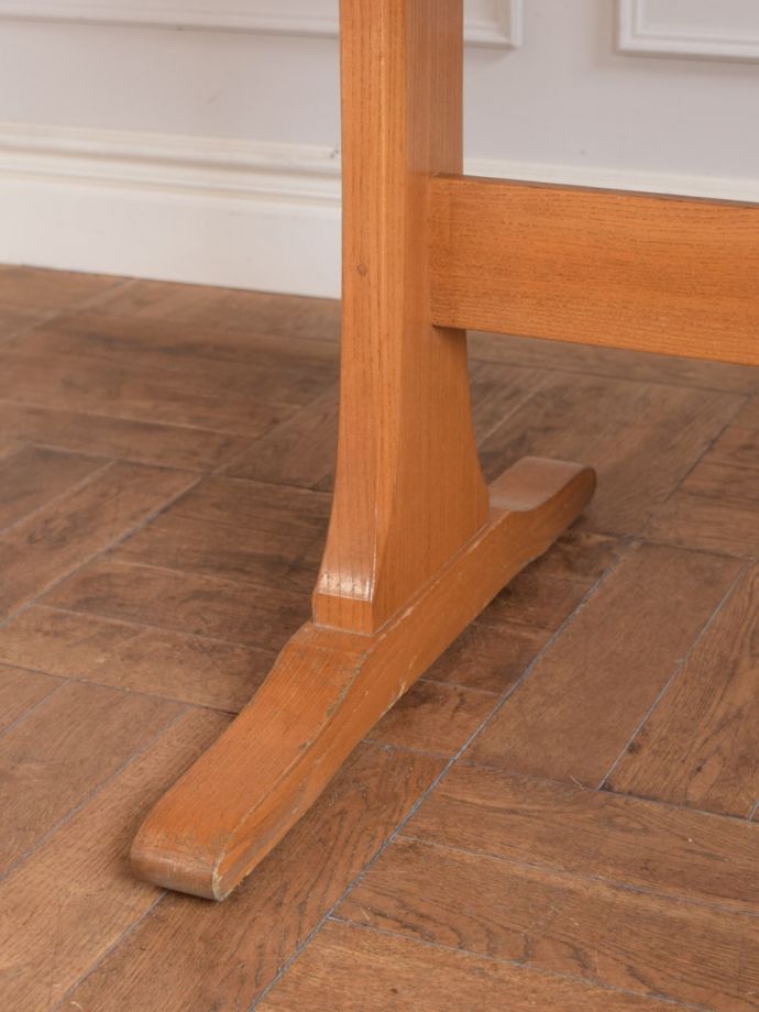 アーコールのダイニングテーブル、北欧スタイルの4人掛けビンテージ