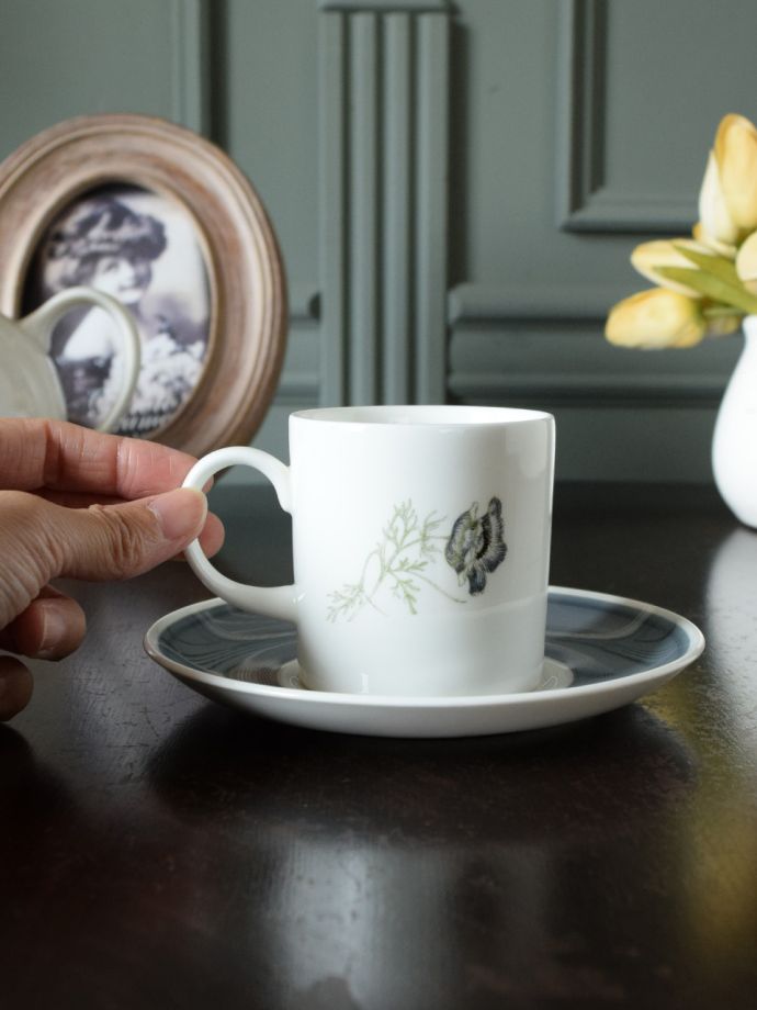 スージークーパーのカップ&ソーサー