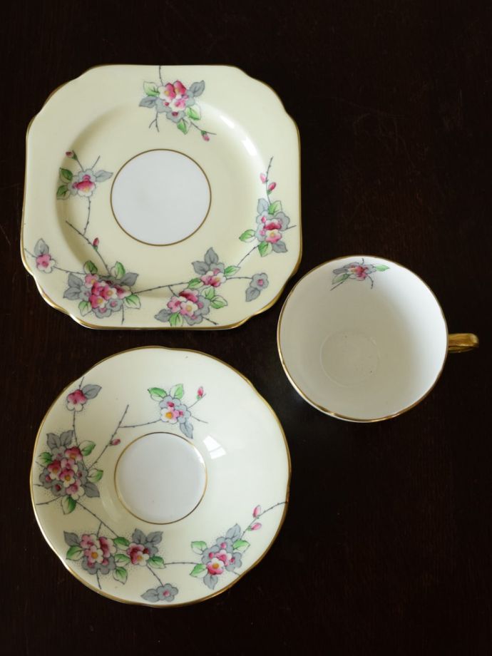 英国アンティークのおしゃれな食器